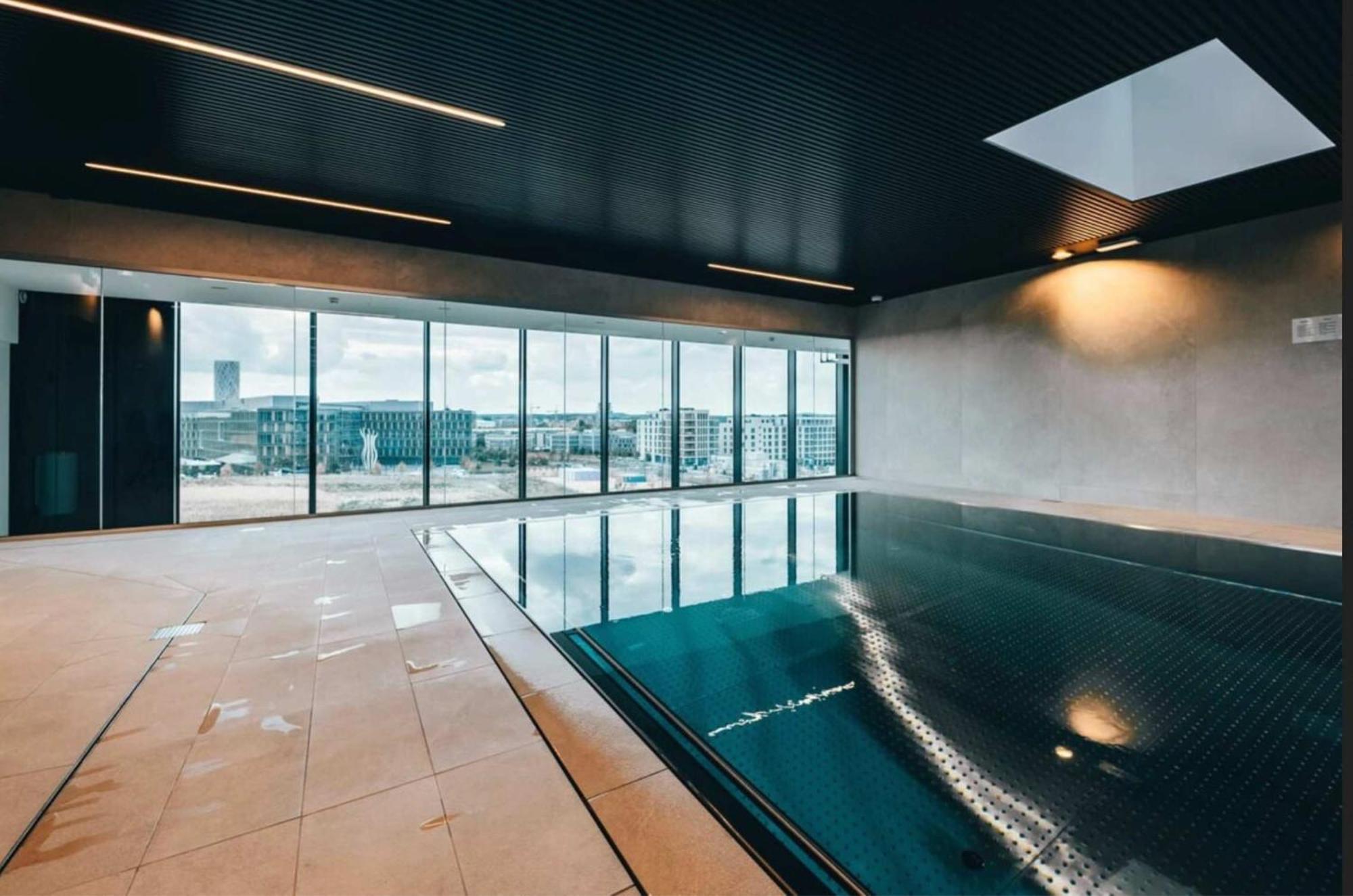 Modern 2BR Apartment with Pool & City Views Luxembourg Bagian luar foto