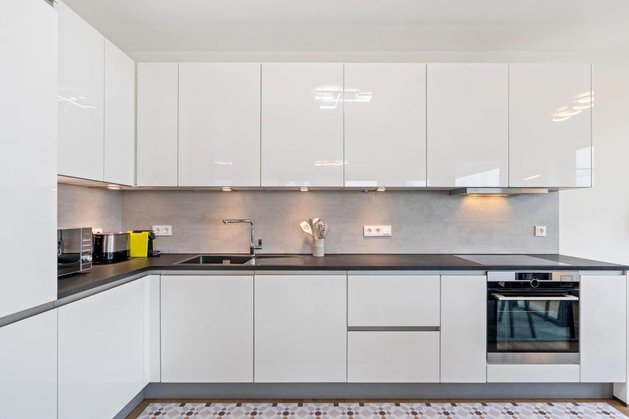 Modern 2BR Apartment with Pool & City Views Luxembourg Bagian luar foto