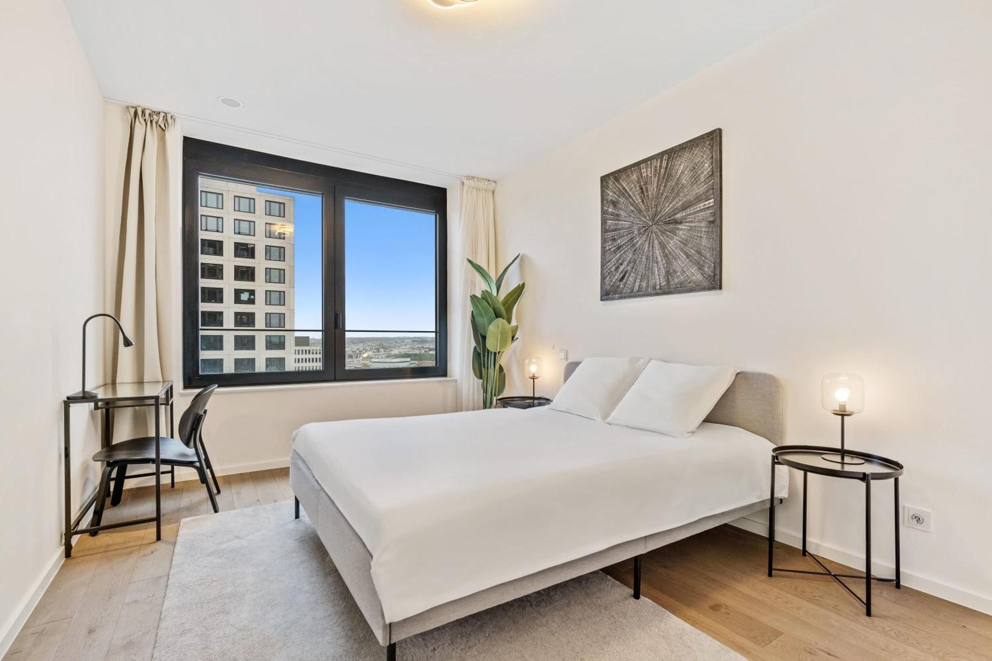 Modern 2BR Apartment with Pool & City Views Luxembourg Bagian luar foto